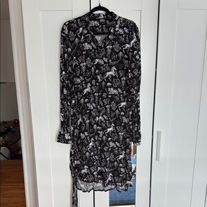 Selling a very cute button down dress! Fun print!